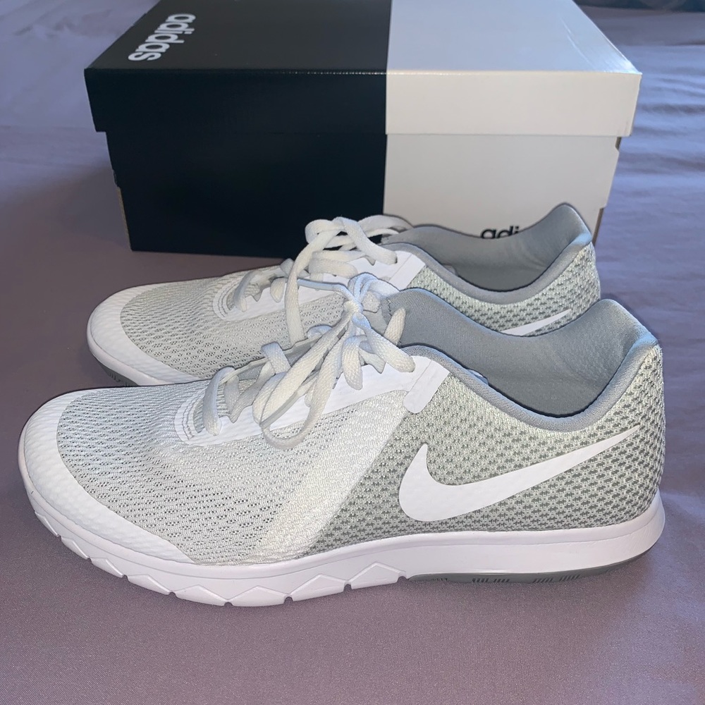 Nike White/Grey Women’s Mesh Sneakers